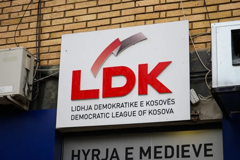 Vdes gazetari kosovar, ishte edhe aktivist i LDK-së