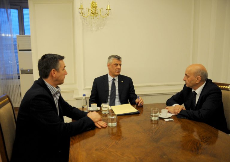 Isa Mustafa i reagon Kurtit për deklaratën për Thaçin e Veselin: Nuk bëhet politikë me njerëzit të cilët luftuan për këtë vend