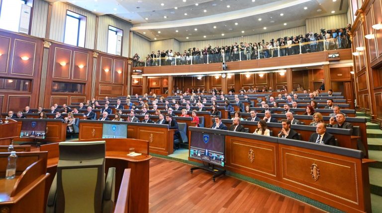 Humbje mandati dhe burgim: Çfarë ndodh nëse Kuvendi nuk konstituohet brenda 30 ditësh?