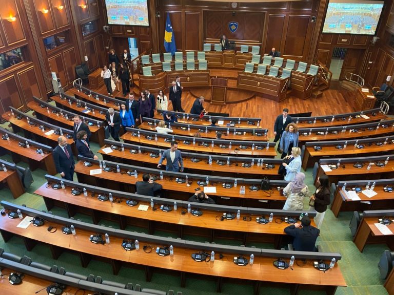 Kuvendi në shënjestër – VV paralajmëron për kërcënime serioze nga Serbia