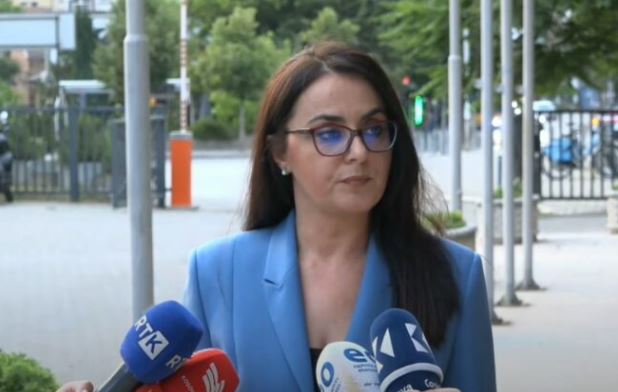 Lushaku: “Ishim të shqetësuar për alarmin e bombës, Vetëvendosja të respektojë agjendën”