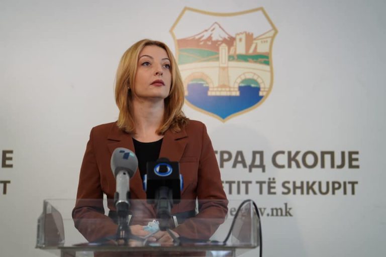 Kryetarja e Qytetit të Shkupit sulmohet fizikisht në Çair, pëfundon në spital