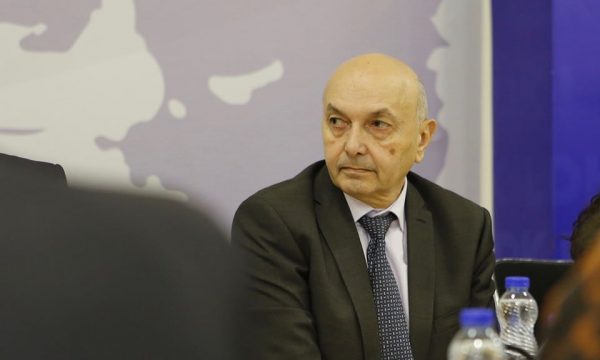 Isa Mustafa: Për katër vite Osmani e Kurti flasin vetëm për luftë – Presidentja duhet t’u tregojë qytetarëve se çfarë konflikti u parandalua