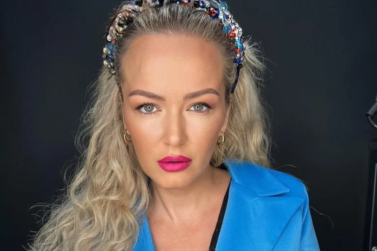 Dalin fotot-Ja kush po e shoqëron Adriana Matoshin në pushime, kështu nuk i keni parë kurrë më parë