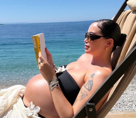 Lajm i ëmbël/ Dafina Zeqiri bëhet nënë për herë të parë