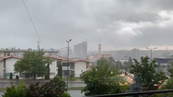 Erërat e fuqishme lënë pa rrymë mijëra konsumatorë në Kosovë – mbi 40 linja jashtë funksionit