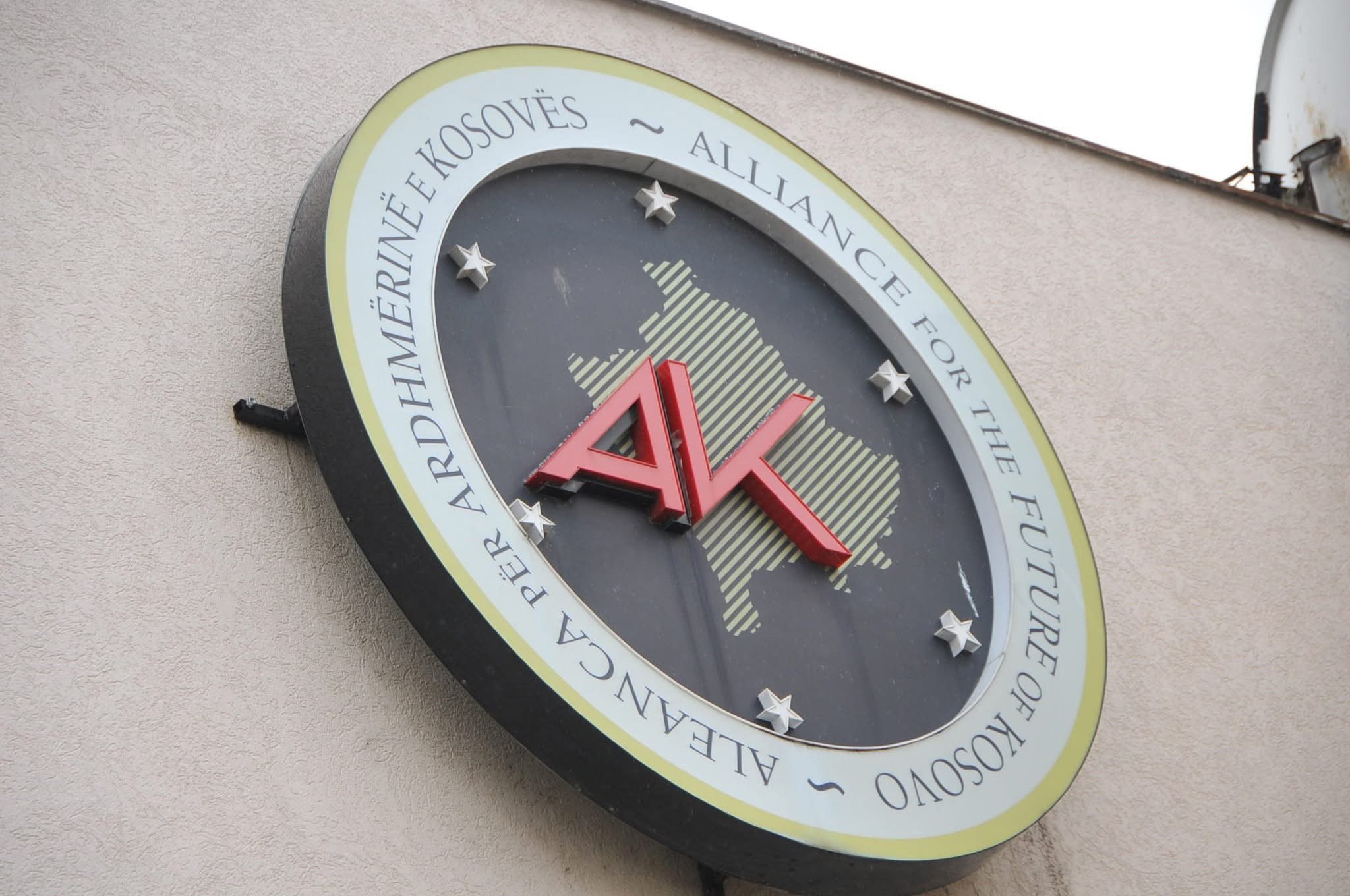 Tërhiqet nga gara kandidati i AAK-së për kryetar