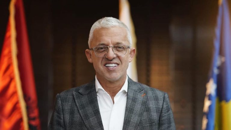 Halil Kastrati bëhet gjysh për herë të parë