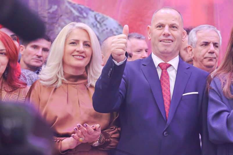 “Nuk është i shitshëm”- Reagon gruaja e Ramiz Lladrovcit pasi ky i fundit u la jashtë nga gara për Drenasin