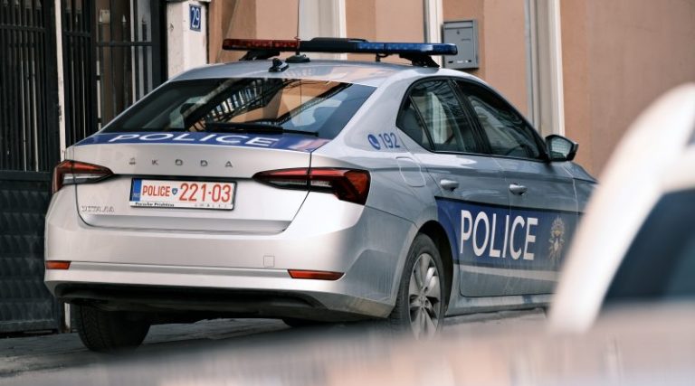 Policia kërkon ndihmë për kapjen e një të dyshuari
