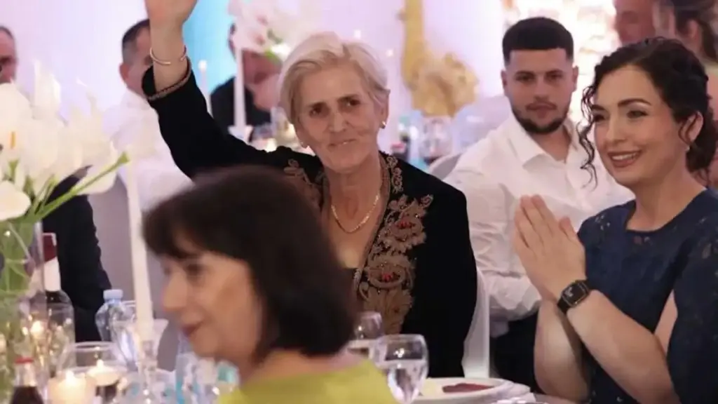 Fahrije Hoti marton djalin, pamje nga dasma madhështore, e pranishme edhe Presidentja Osmani!