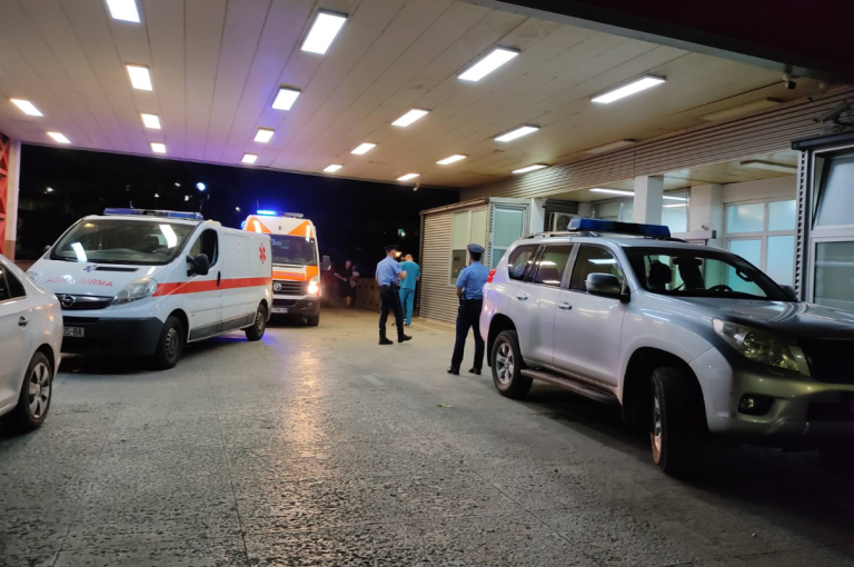 “Dy persona të ulur në tokë, tre tjerë në këmbë”, FOTO nga përplasja mes viktimave dhe të dyshuarve pak para para vrasjes