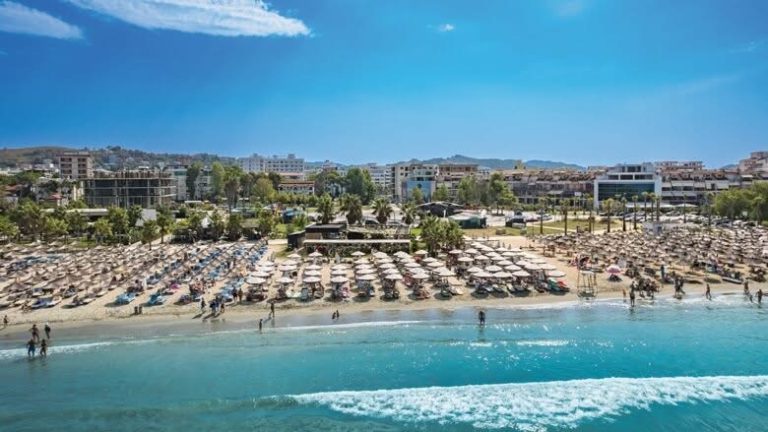 Tkurrja e turizmit ul çmimet e hoteleve, sa kushtojnë dhomat nga jugu në veri të Shqipërisë