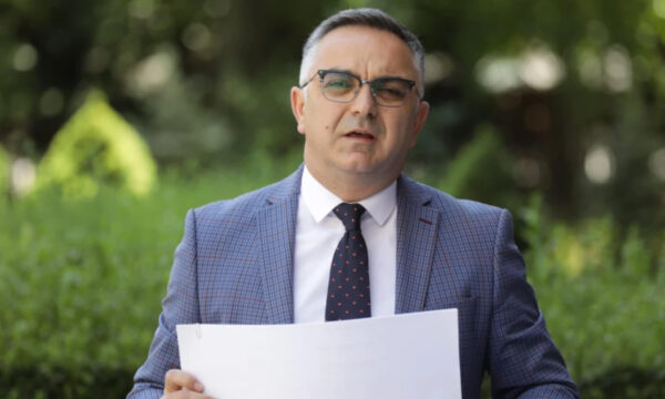 Zjarret në Shqipëri, Tahiri kritikon qeverinë Kurti