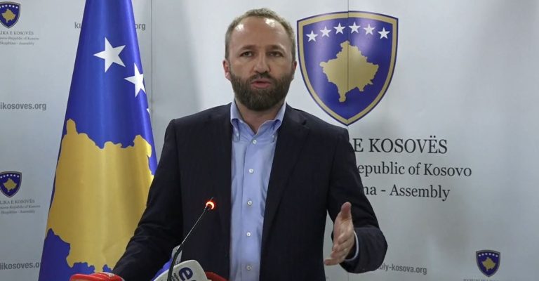 Protestohet në Gjilan pas vrasjes së trefishtë – Tahiri:  Adresa para se cilës duhet të protestohet është Lëvizja Vetëvendosje