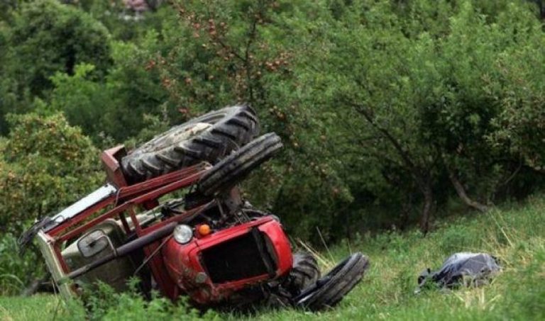 Goditet nga traktori, vdes një burrë