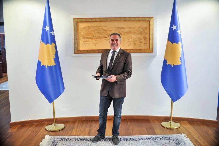 Matoshi për Kurtin: Nuk di të interpretoj ligje, ka lexuar libra mbrapsht