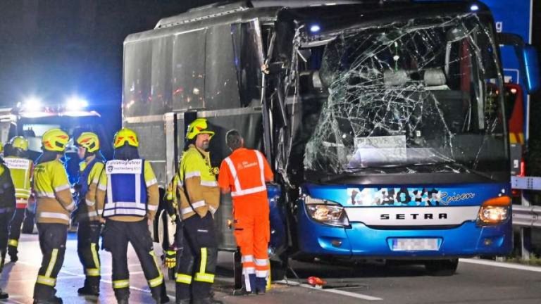 Autobusi nga Kosova përplaset me një kamion në një autostradë të Gjermanisë, raportohet për rreth 30 të lënduar