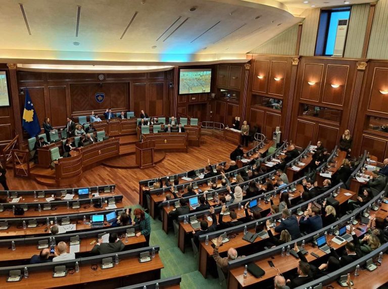 Kush janë deputetët e PDK-së që s’e votuan Dimalin dhe ata që abstenuan