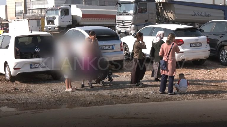 Kapet minibusi i mbushur me gra lëmoshë-kërkuese – kush fshihet prapa tyre? (VIDEO)