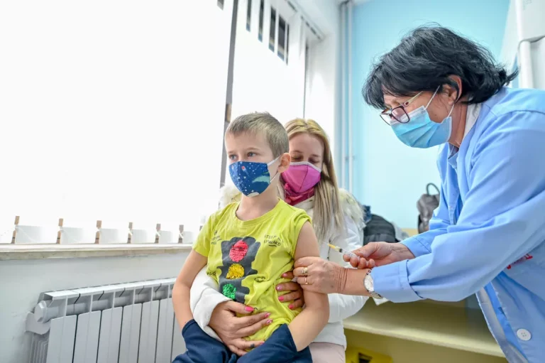 Pa vaksina, fëmijët s’mund të regjistrohen në çerdhe, kopshte dhe shkolla fillore