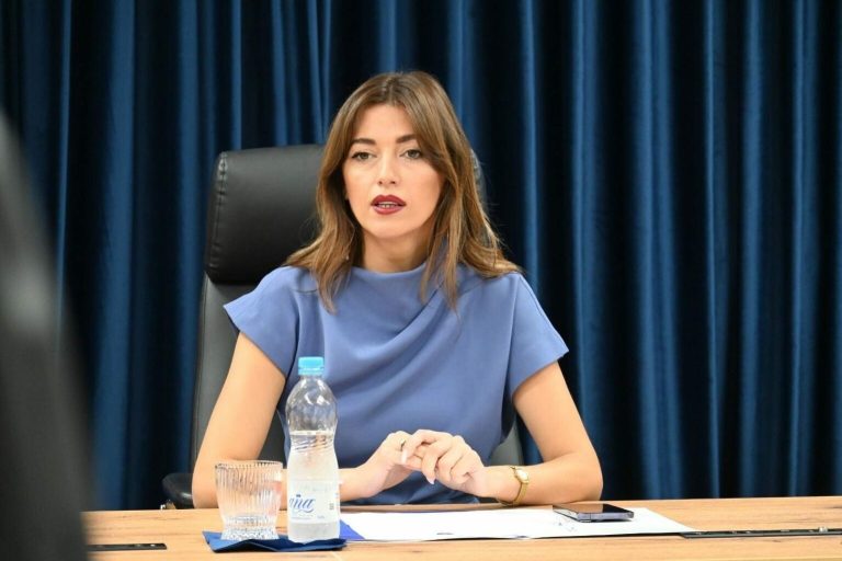 Haxhiu ‘godet’ opozitën: Janë në të njëjtën linjë me Listën Serbe