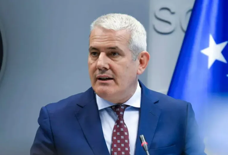 Kërcënimet me jëtë ndaj Kryeministrit Kurti në Veri, reagon Sveçla
