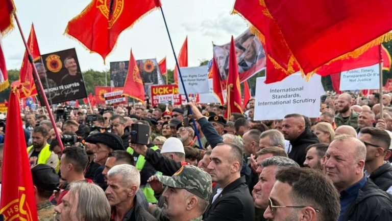Protesta për ish-krerët e UÇK-së nesër në Tiranë – A do të merr pjesë edhe Kurti?