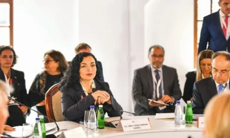 Vjosa Osmani i përgjigjet Vuçiqit: Kurrë s’kemi sulmuar askënd, vetëm kemi mbrojtur veten