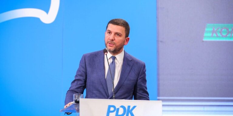 Memli Krasniqi: Studentët nuk blihen me 100 euro! Të dielën le ta ndëshkojnë me votë!