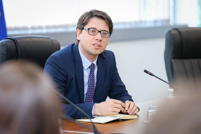 Alokimi i buxhetit, Murati del me një me njoftim