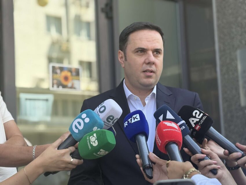 Ndërprerja e transportit urban, Abdixhiku: Mesazhin e Prishtinës nuk e paskan të qartë, do e marrin me 28 dhjetor sërish