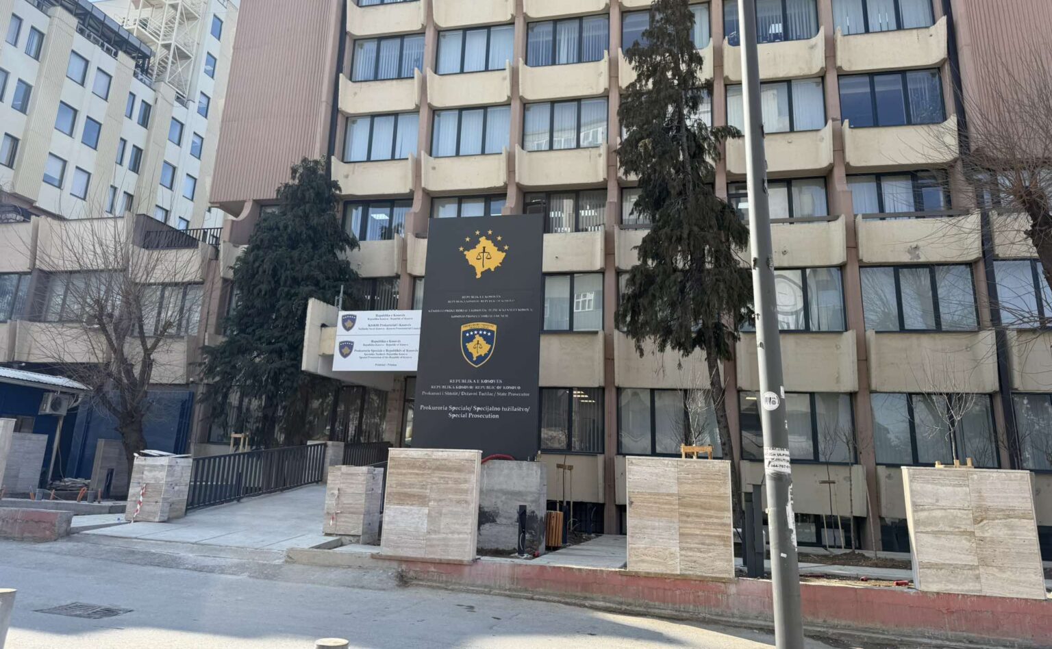 Vrasja e 29 civilëve shqiptarë: Aktakuzë ndaj një personi për krime lufte në Zhegër të Gjilanit, si komandant kishte urdhëruar fshehjen e gjurmëve