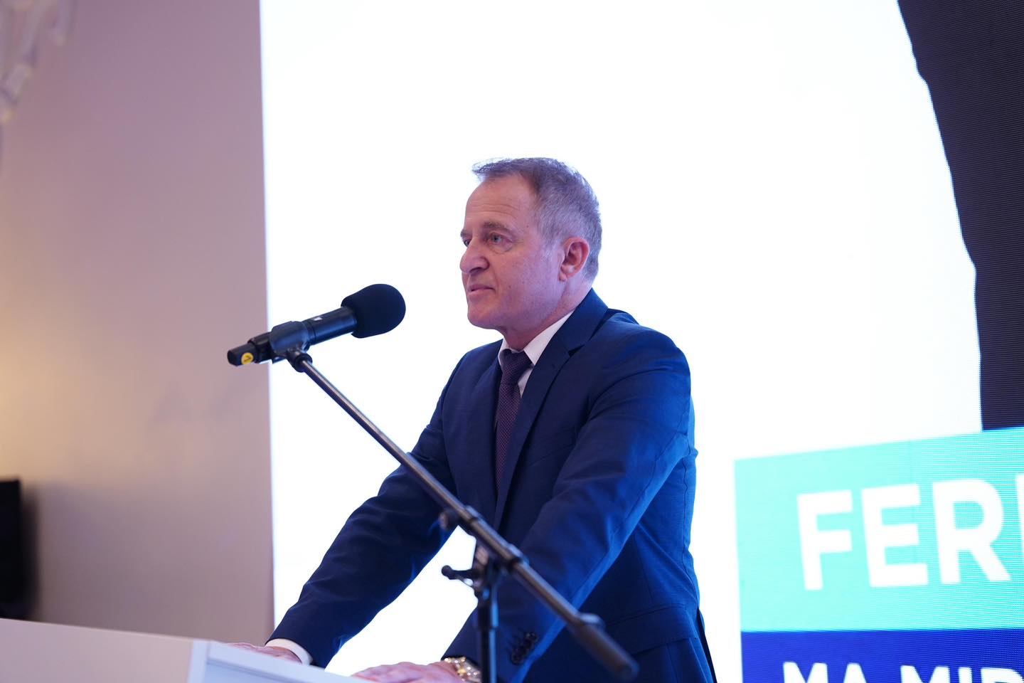 Edhe Vushtrria pa fonde – shkyçet ndriçimi publik, reagon Ferit Idrizi