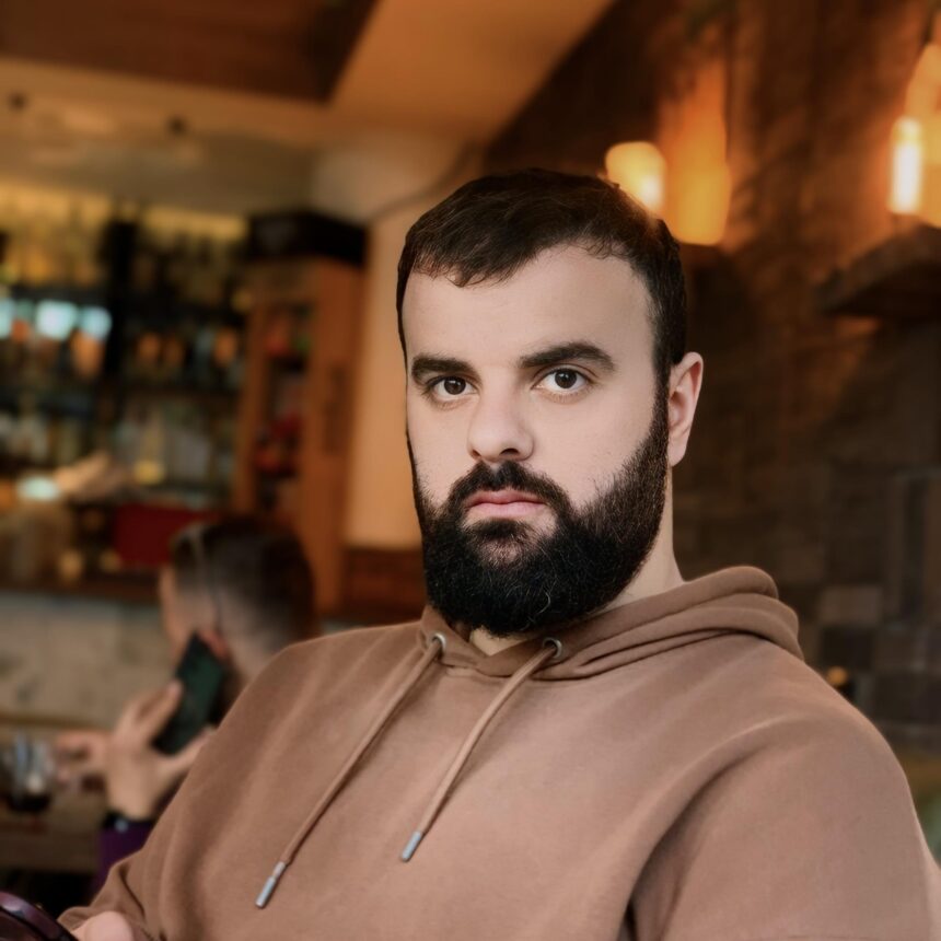 Degradon keq përplasja mes aktorit Gashi dhe profesorit Latifi