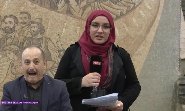 Gazetarja me shami denoncon publikisht Qumilin: Më tha “përgjigjem vetëm për televizionet shqiptare