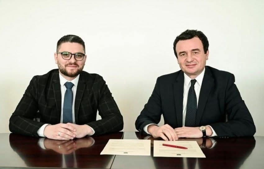 Lëvizje e papritur:  Ish-këshilltari i Kurtit i bashkohet PDK-së