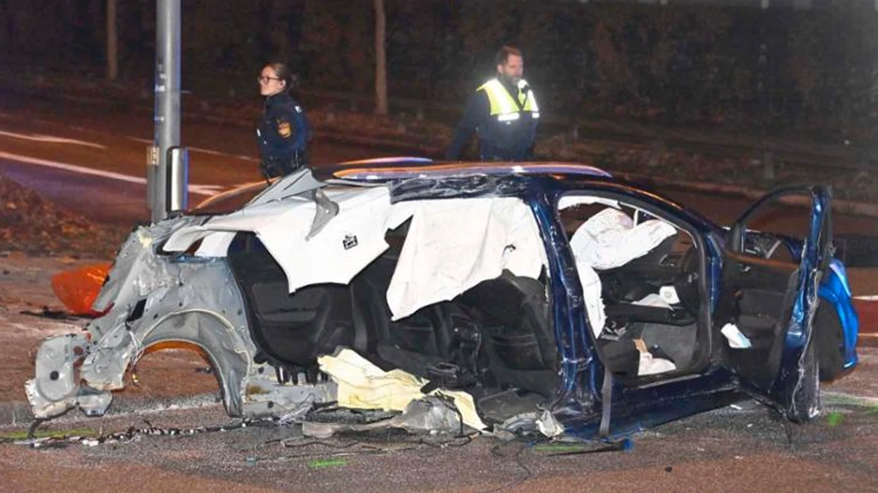 Aksident i rëndë në Mynih, vetura ndahet në dysh, dy të vdekur