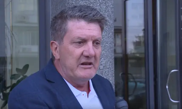 Milaim Zeka shpërthen ndaj Kurtit: Koha me e çliru Kosovën nga “kryehajni dhe kryemashtruesi”