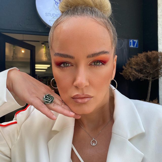 Adriana Matoshi i kthehet Lushtakut pasi e ofendoi rëndë, duke quajtur “shtëpi publike”