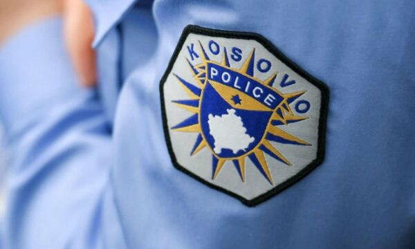 Dhunë në familje, gruaja s’e lë burrin të hyjë në shtëpi