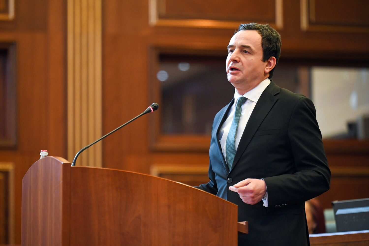 Kurti sfidon Prokurorinë: “Ejani në zyrën time nëse doni dëshmi”