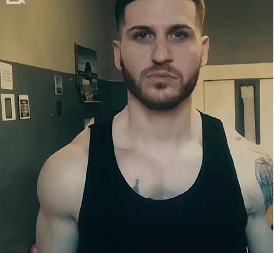 Plagoset me armë zjarri tiktokeri i njohur shqiptar