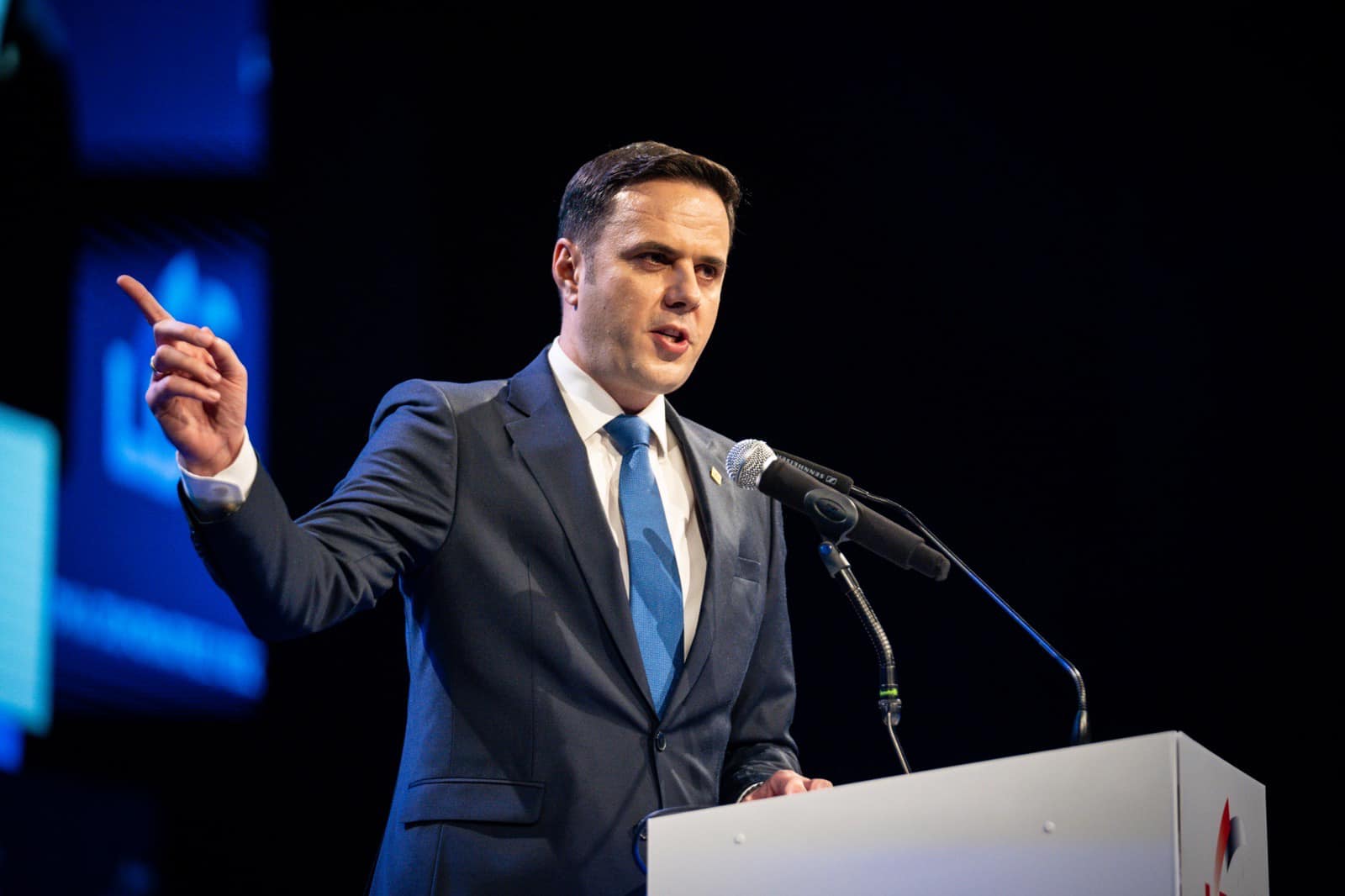 Abdixhiku befason me deklaratën për Agim Veliun pas publikimit të listës për deputet