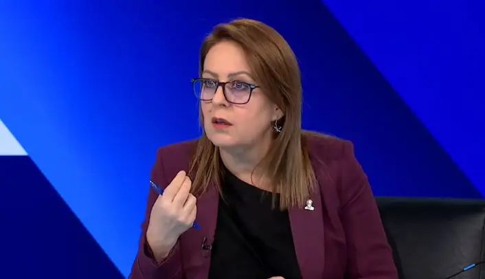 Hykmete Bajrami i reagon VV-së: Mashtruesit po lavdërohen për heqjen e masave