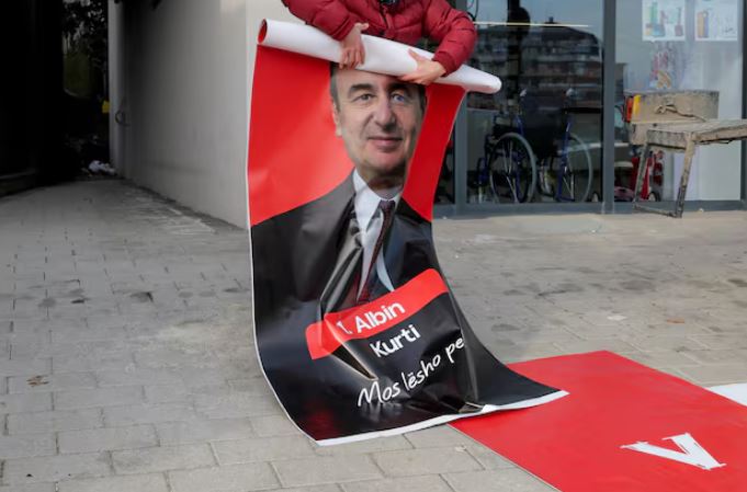 Reuters: Fitorja e Kurtit rrezikon përsëritjen e krizës njëvjeçare në Kosovë