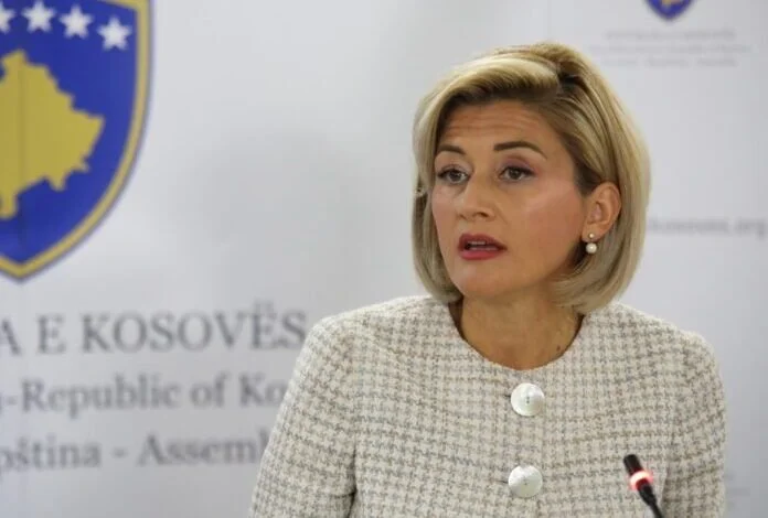 Vdes babai i Mimoza Kusari-Lila