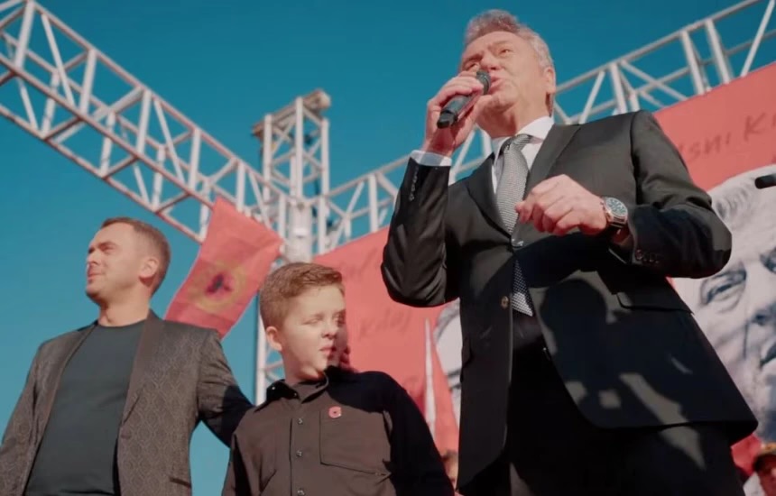 Ilir Shaqiri publikon këngën “Çlirimtarët”, dedikuar krerëve të luftës çlirimtare