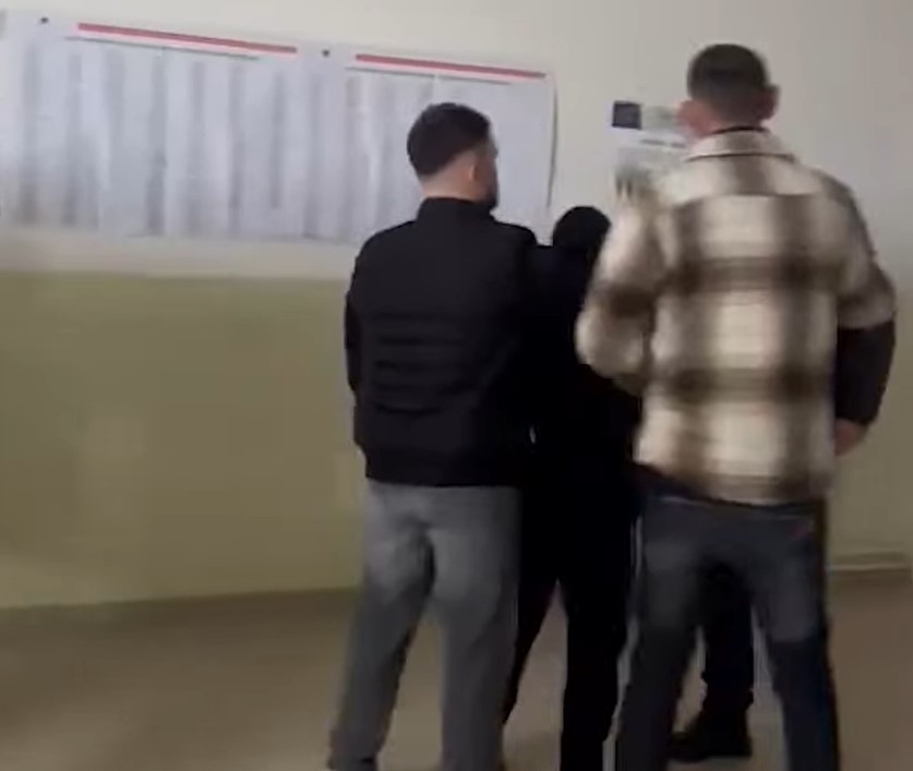 Përleshje mes votuesve në një qendër, ndërhynë policia