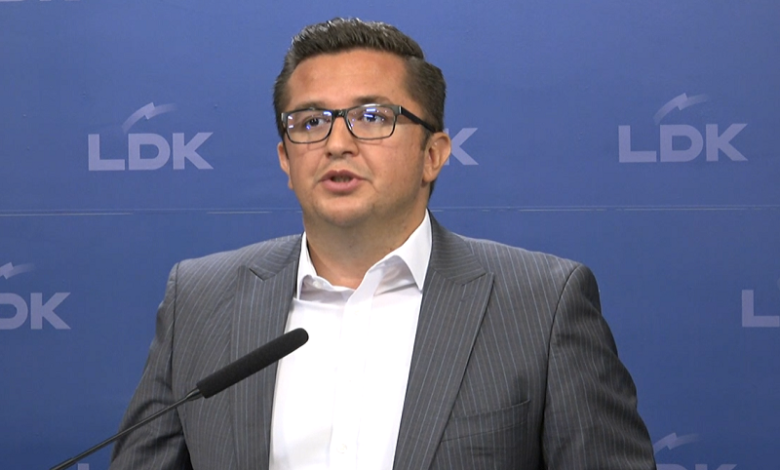 Besian Mustafa, djali i Xhemail Mustafës, rizgjidhet deputet – kaq vota mori deri tash